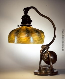 Balanced-Lampe. Shell-Design, Kuppelform