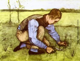Jungen-Ausschnitt-Gras mit einer Sichel