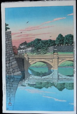 Morgen um Nijubashi Brücke