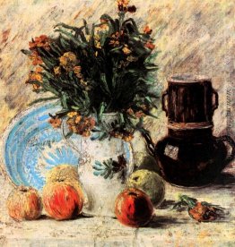 Vase mit Blumen, Kaffeekanne und Frucht