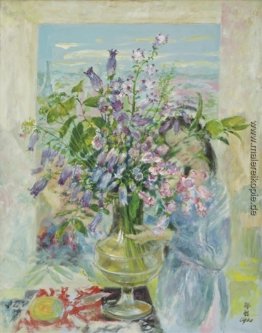 Frau mit Blumenstrauß der Blumen