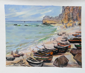 Boote am Strand von Etretat